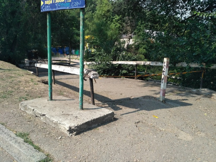 Аварийный мост в парке Глобы в Днепре