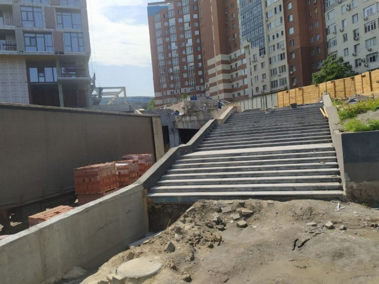 Нові сходи на бульварі Кучеревського у Дніпрі