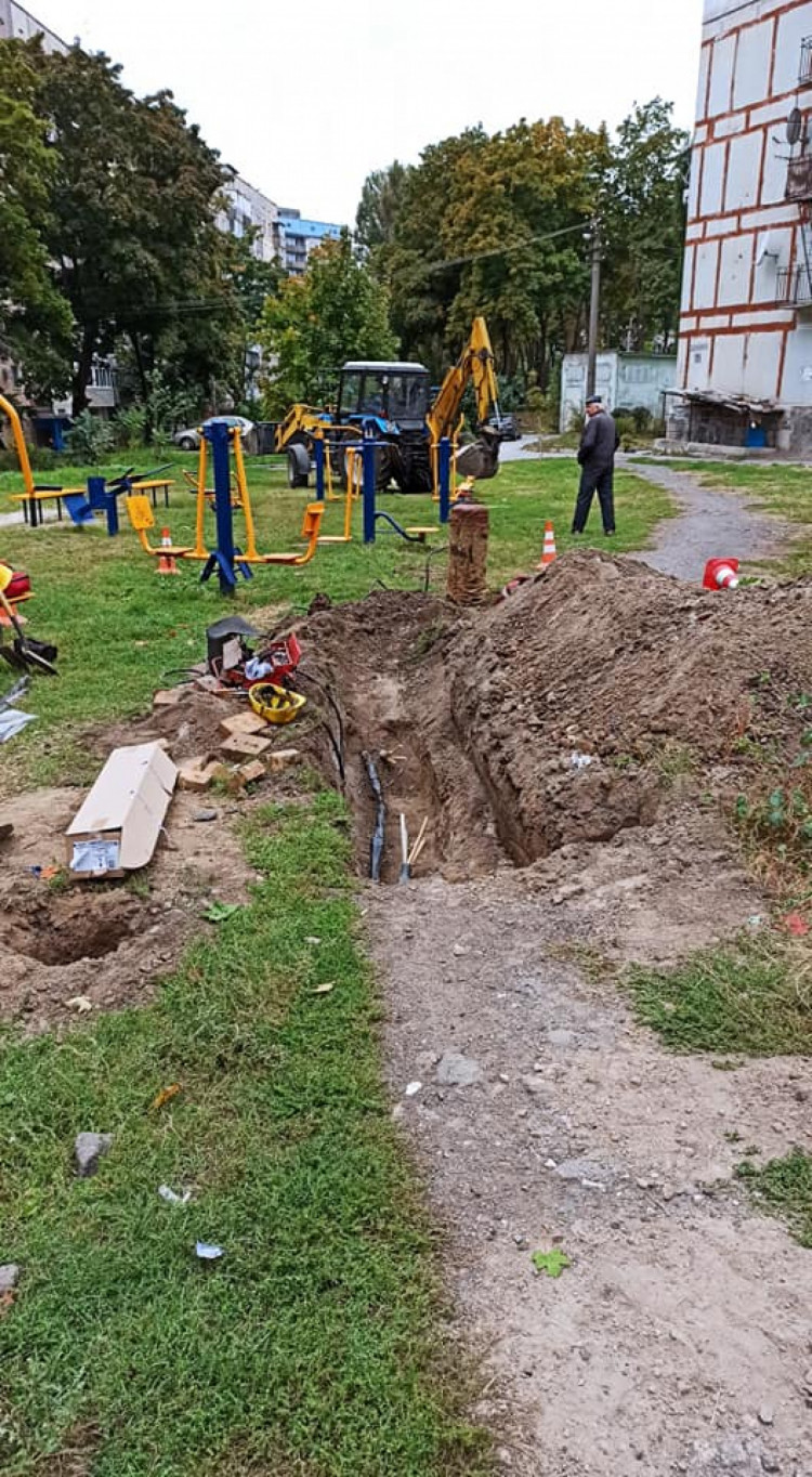 В Днепре коммунальщики строили спортивная площадка и перебили кабель —  новости Днепра