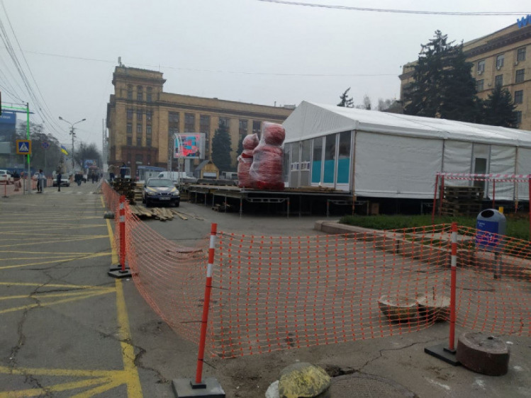 Будівництво ковзанки на площі Героїв Майдану у Дніпрі
