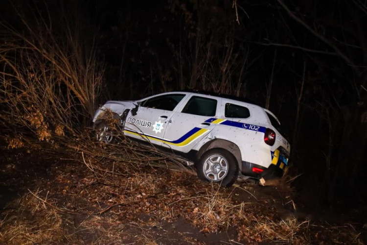 У Дніпрі поліцейська автівка вилетіла в кювет