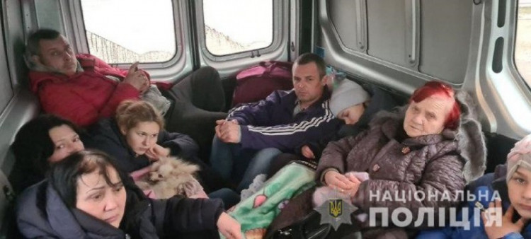 Из Харькова в Днепропетровщину эвакуировали людей